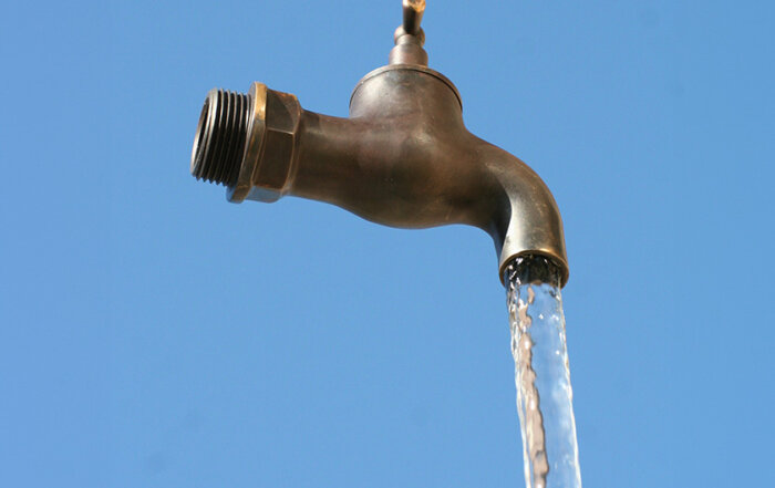 sprudelnder Wasserhahn