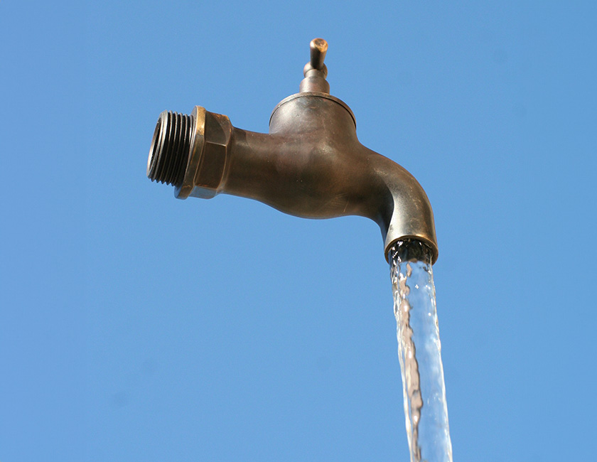 sprudelnder Wasserhahn